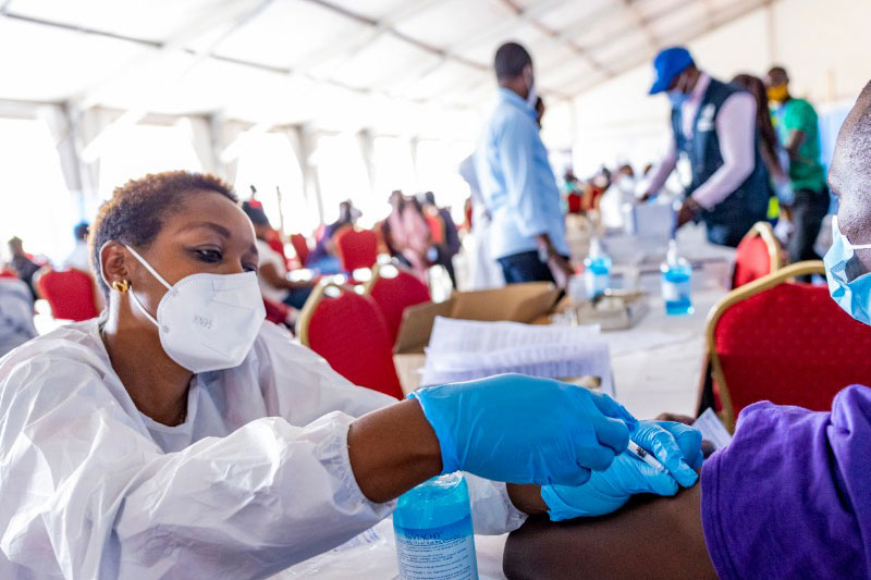 Gukingira Covid-19 birakomeje mu gihe u Rwanda rumaze kurenza miliyoni y’abakingiwe