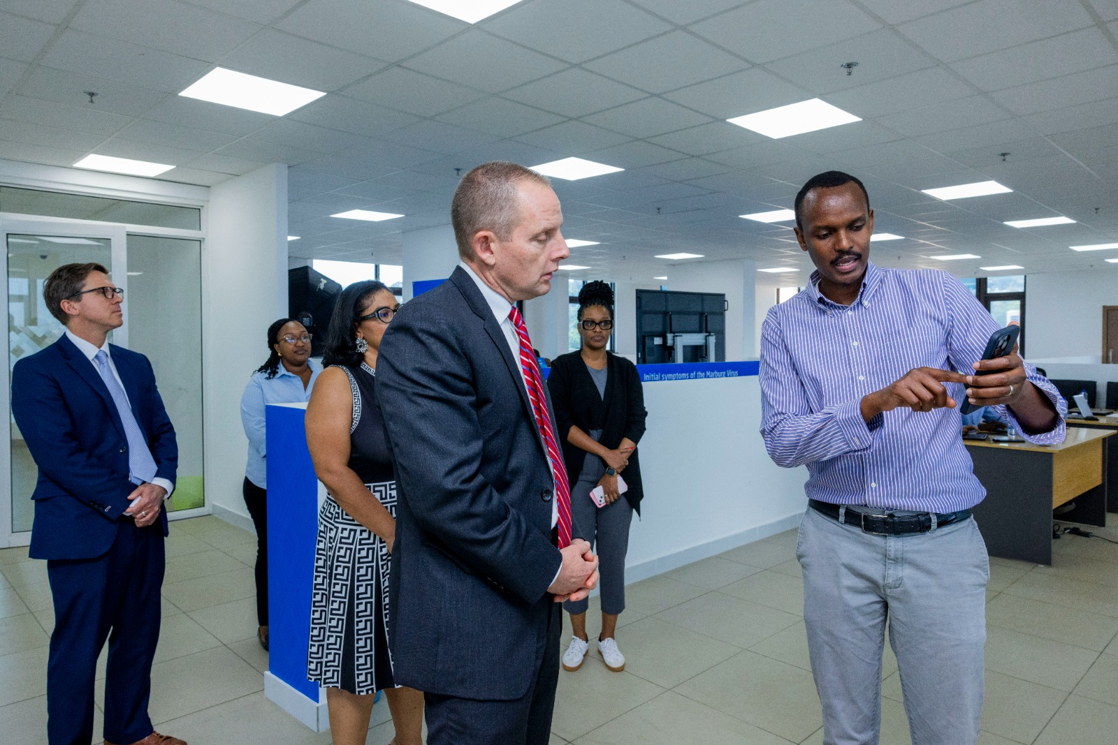 US Ambassador Eric Kneedler visits the Marburg Command Post